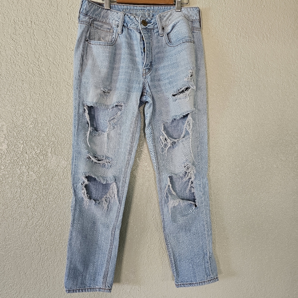 American Eagle Tomgirl Jeans Distressed Size 4 Short In Good Condition